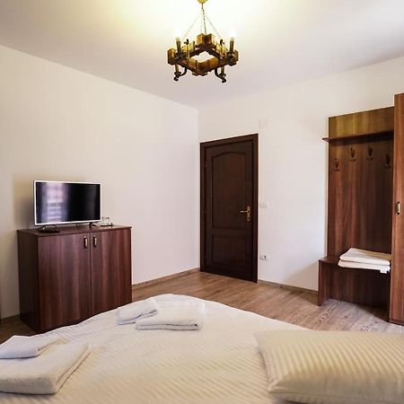 Pensiunea Trei Lalele Moisei Extérieur photo