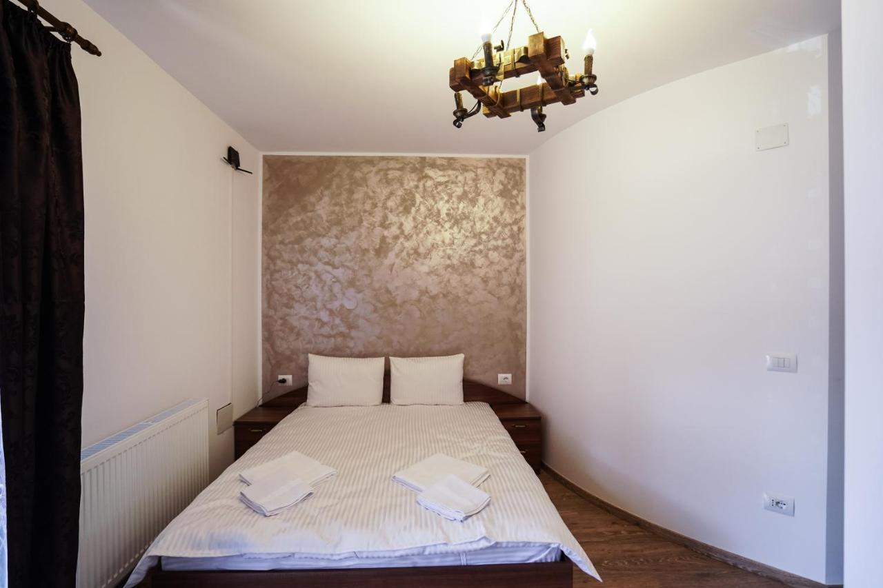 Pensiunea Trei Lalele Moisei Extérieur photo