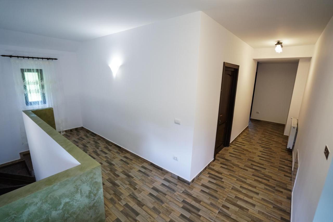 Pensiunea Trei Lalele Moisei Extérieur photo